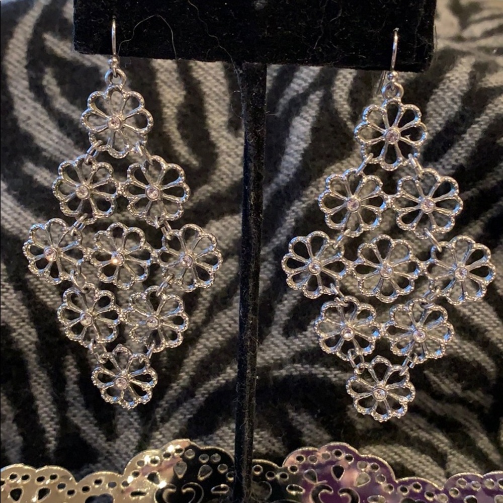 Super cute - flower earrings with rhinestones